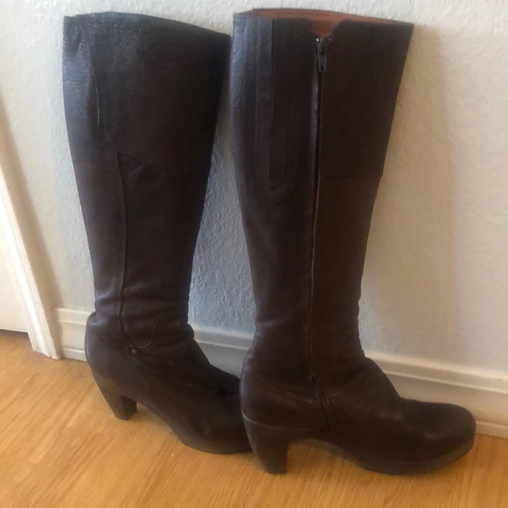 Knee high wooden platform boots. Leather exterior and leather lined. Size 39